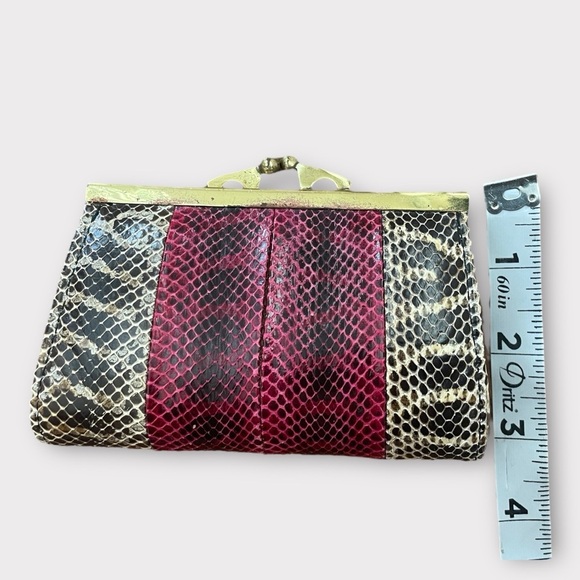Vintage 1960s Genuine Snakeskin Kisslock Closure Mini Coin Bag in Raspberry Pink - Picture 11 of 12